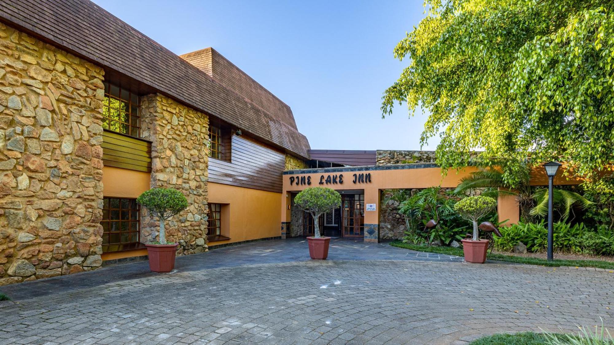 African Sky Hotels - Pine Lake Inn White River Kültér fotó