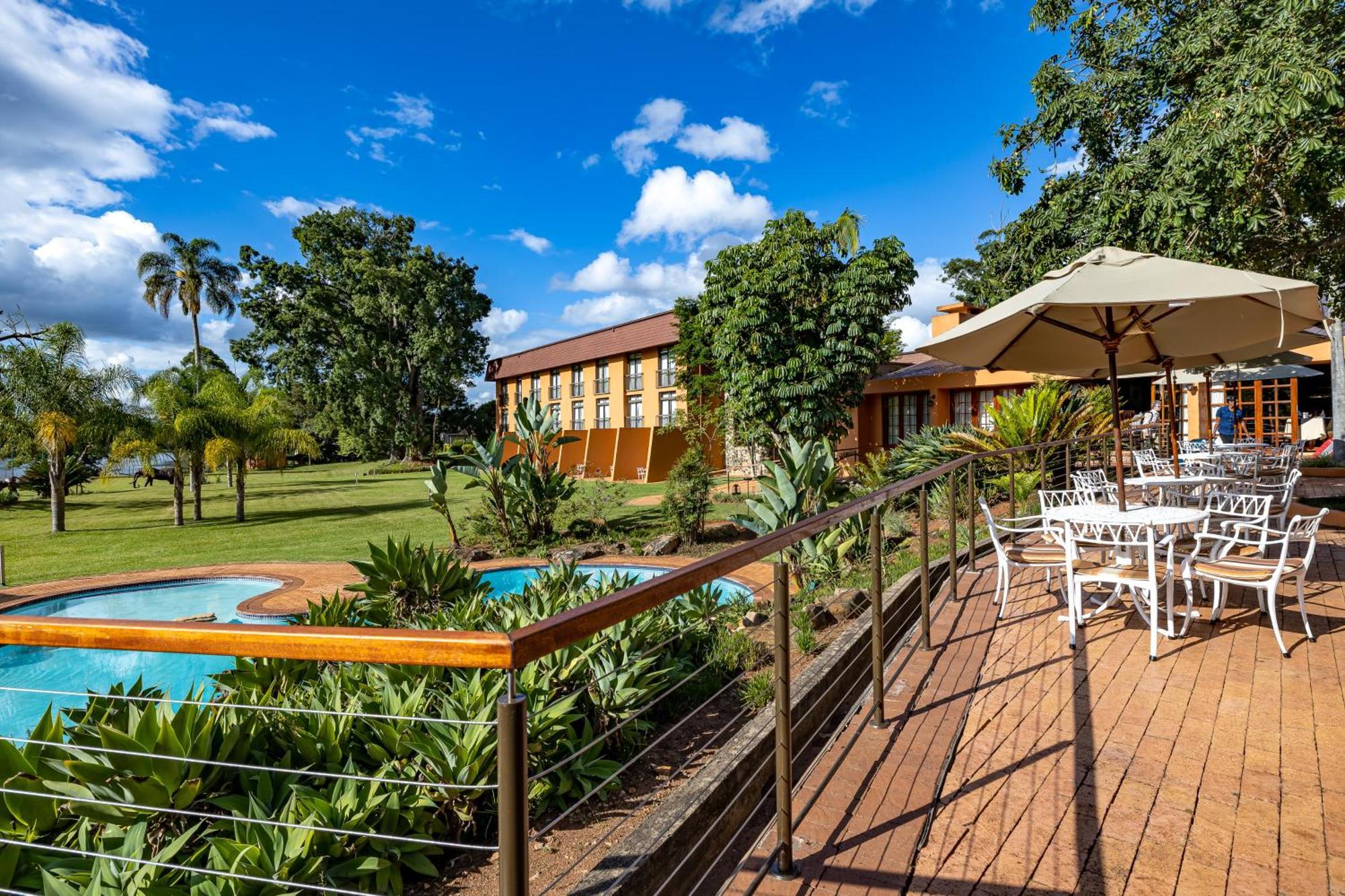 African Sky Hotels - Pine Lake Inn White River Kültér fotó