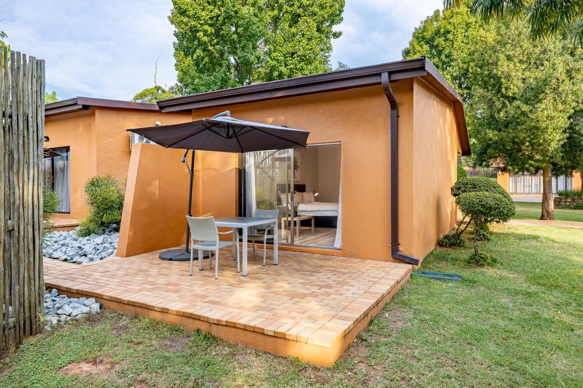 African Sky Hotels - Pine Lake Inn White River Kültér fotó